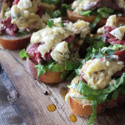 Creamy Blue Cheese & Smoked Garlic Steak Bruschetta