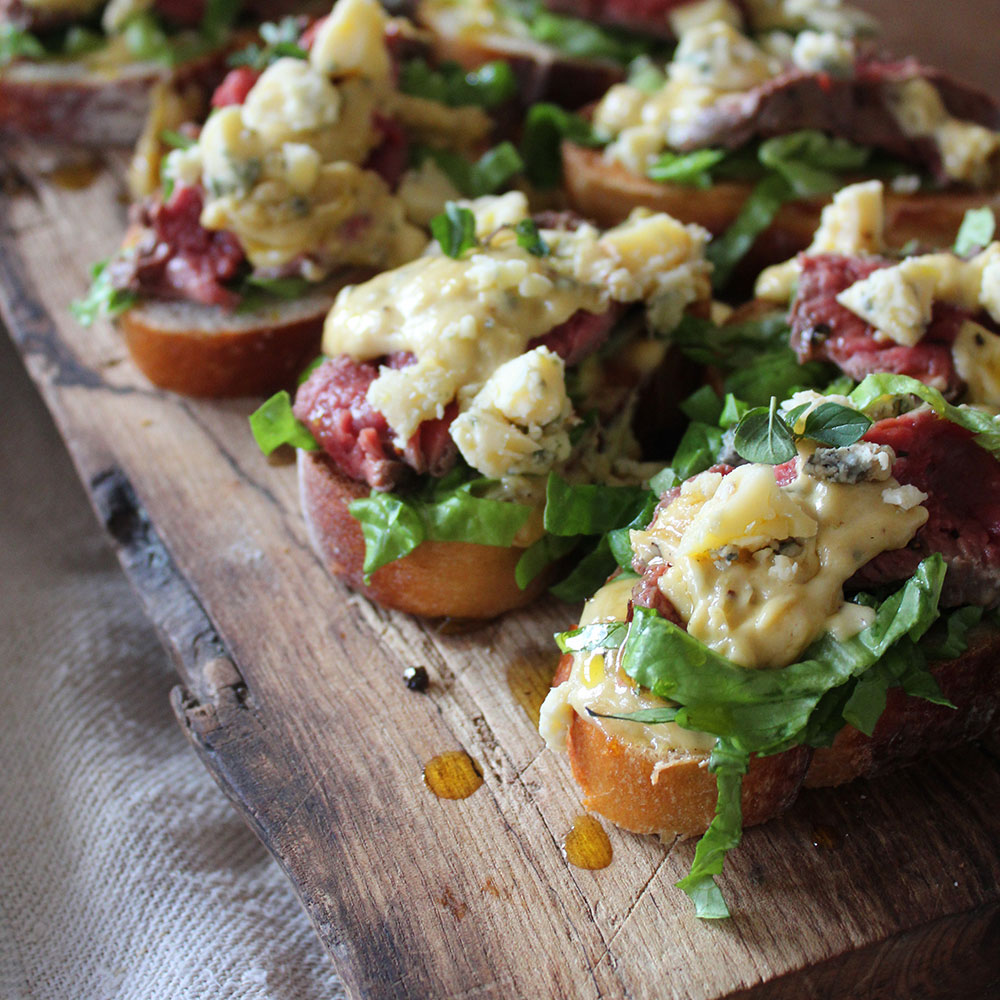 Creamy Smoked Garlic Steak Bruschetta with Blue Cheese
