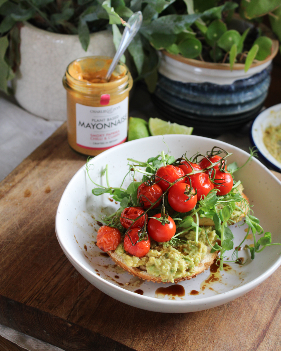SMASHED AVOCADO BAGEL WITH SMOKY PAPRIKA MAYO
